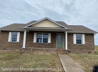917 Red Oak Ln, Dandridge, TN 37725