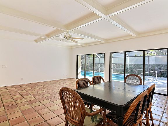 5th image of 1012 Casseekey Ln