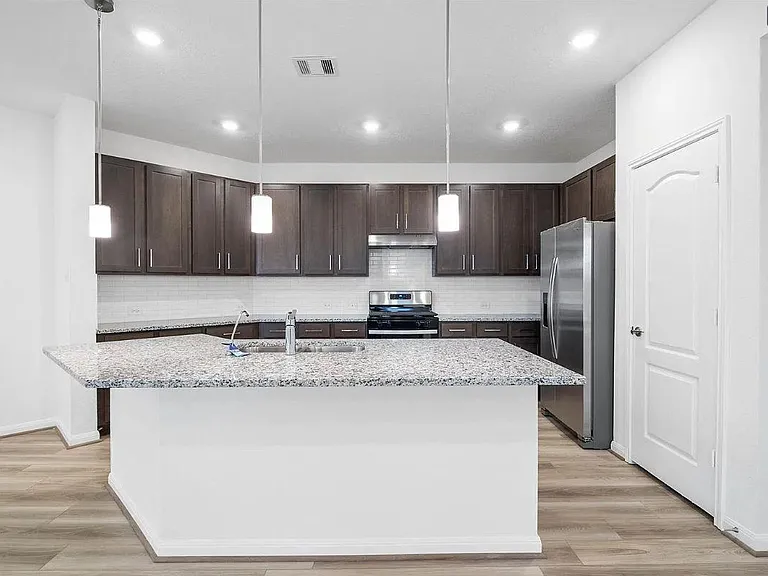7502 Sunlit Harbor Dr — Photo 3