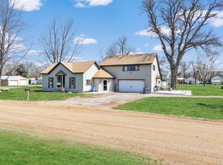 301 SW Cole Ave, Avoca, MN 56114