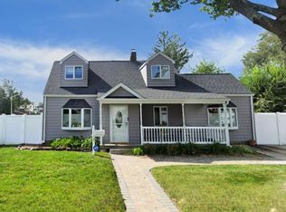 2 Violet Lane, Levittown, NY 11756