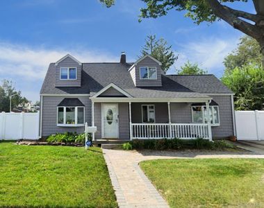 2 Violet Lane, Levittown, NY, 11756