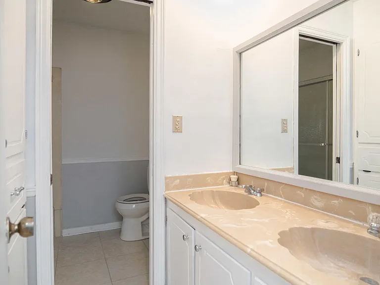 111 Valencia Dr — Photo 7