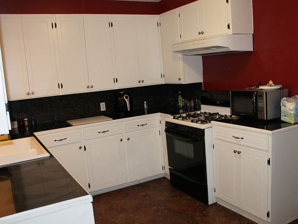 2nd image of 322 Fielden St