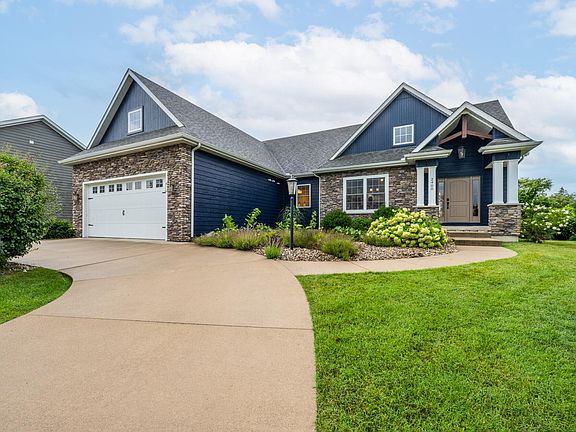 3rd image of 2400 Bay Pointe Dr