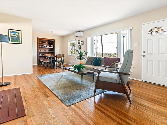 3rd image of 471 Palm Dr