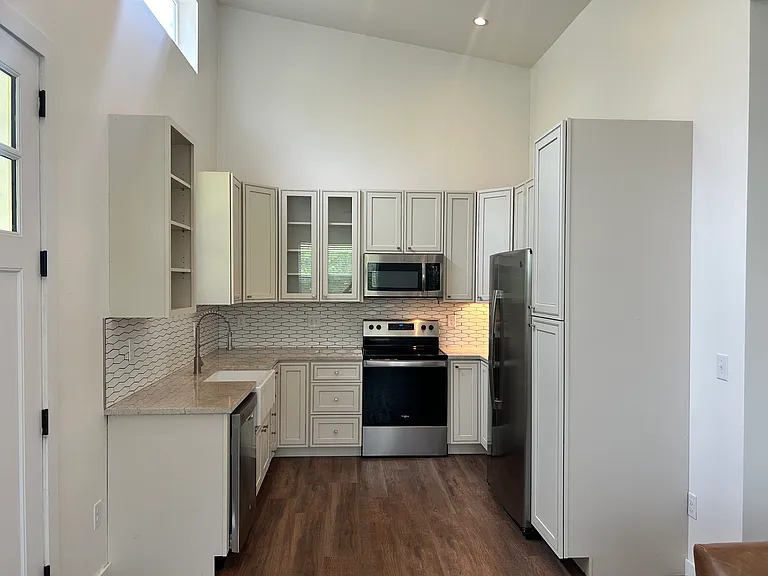 731 Berne St SE — Photo 4