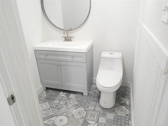5th image of 304 18th St