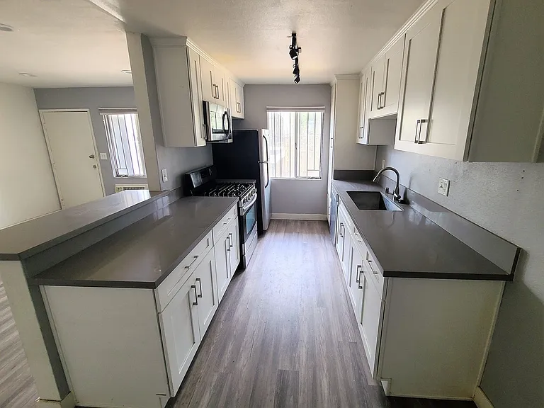 Renovated Units In Echo Park — Photo 3