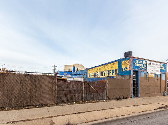 3rd image of 3942 W Belmont Ave
