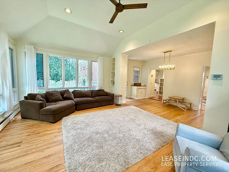 4825 Butterworth Pl NW — Photo 8