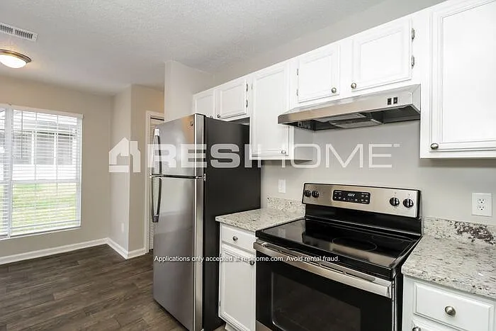 3 bed, 2.0 bath, 1477 sqft, $2,045 — Photo 3