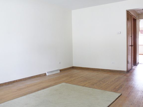 3rd image of 2819 W 100th St