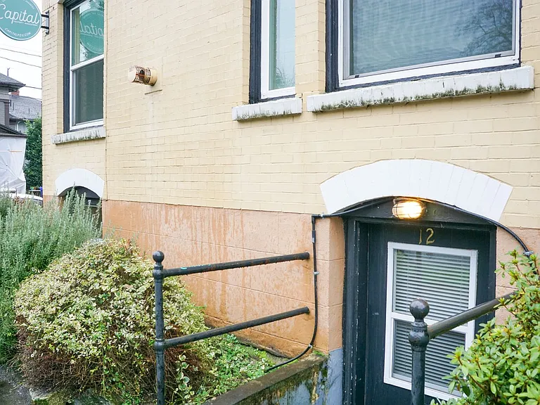 1235 SE Yamhill St #12 — Photo 14