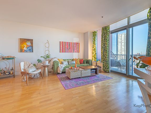 5th image of 1600 S Prairie Ave Unit 1606