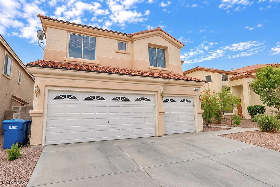 3 bed, 2.5 bath, 2815 sqft, $2,990 — Photo 2