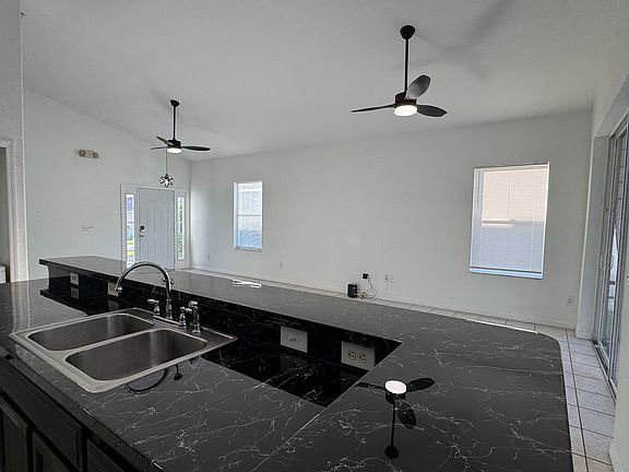 5th image of 433 Corvina Dr