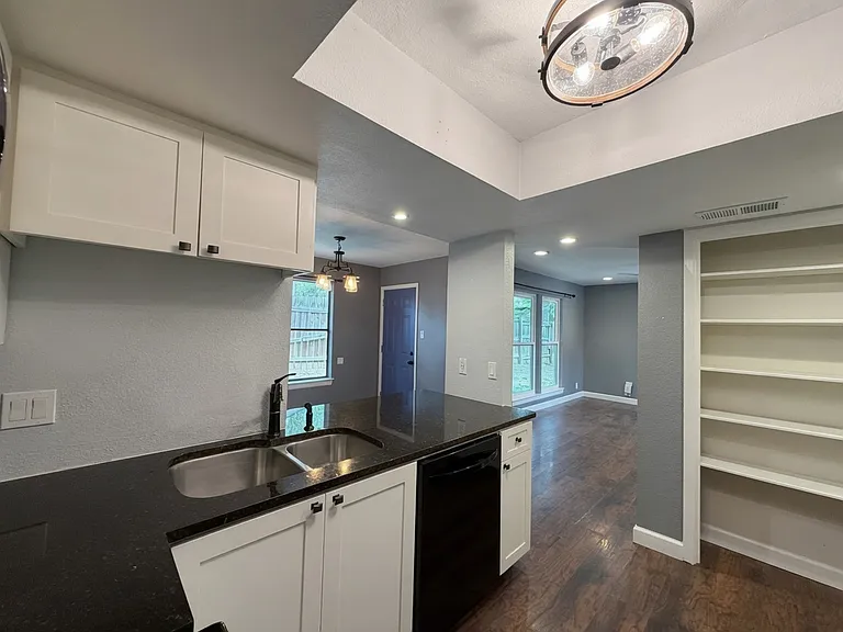 8107 Hood Cir #B — Photo 7