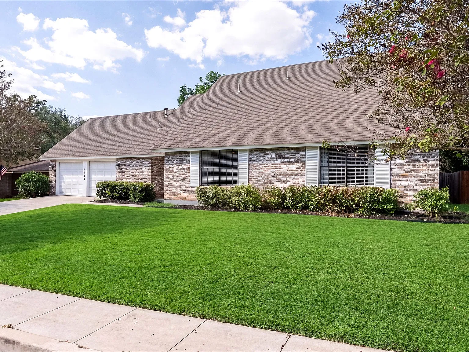 4 bed, 2.5 bath, 2251 sqft, $2,545 — Photo 2