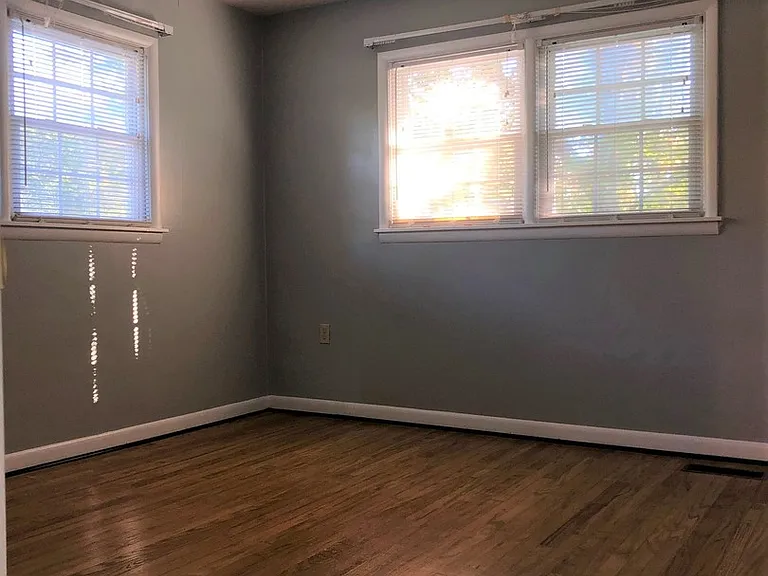 98 Montclair Cir — Photo 19