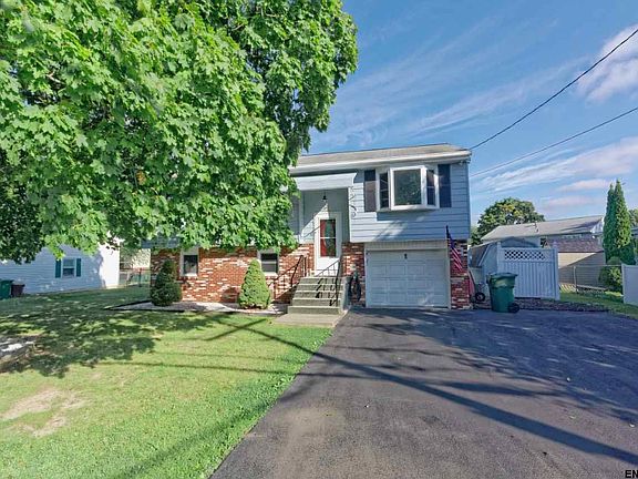 2nd image of 207 Manor Ave