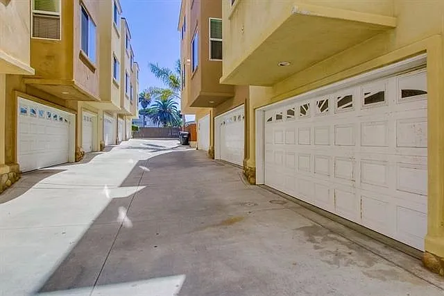 641 Chalcedony St — Photo 15