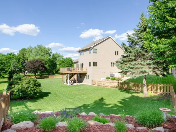 9928 Oakwood Ct N, Brooklyn Park, MN 55443