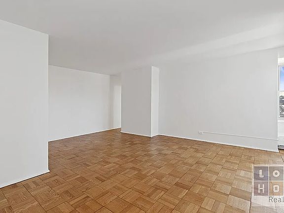 4th image of 572 Grand St APT G901