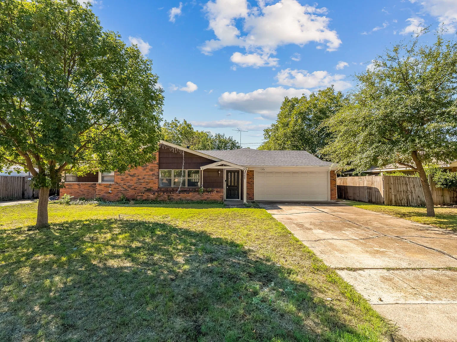 4 bed, 2417 sqft, $2,400 — Photo 2