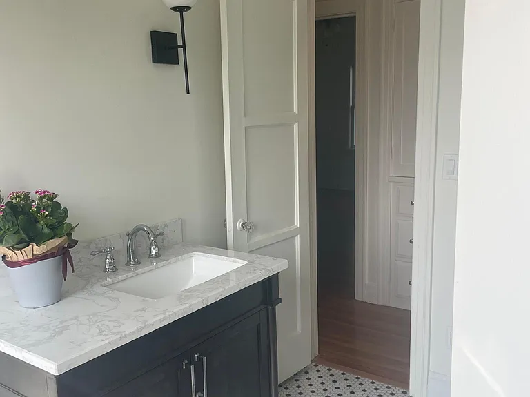 672 Euclid Ave #1/2 — Photo 20