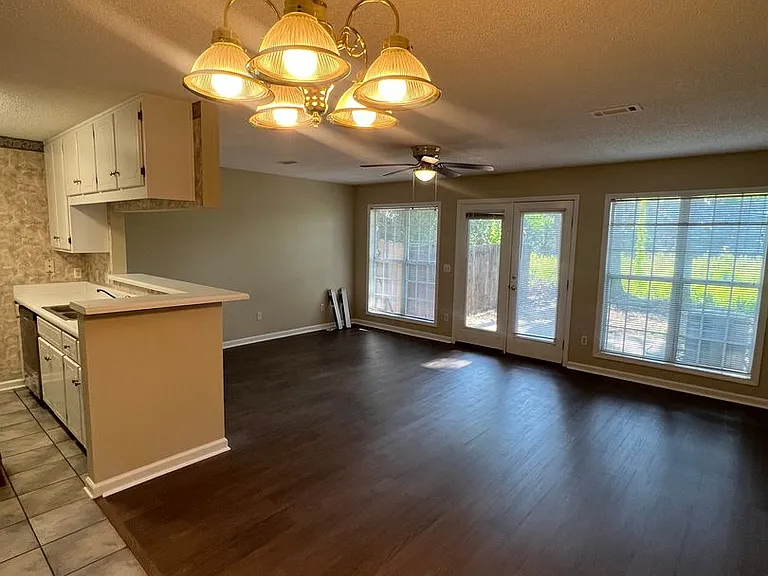 176 Woodmere Dr — Photo 4