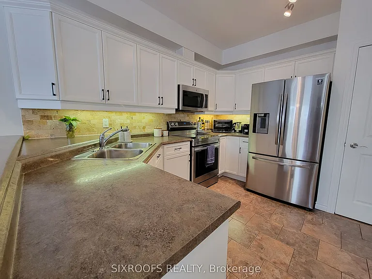 2089 Beaverbrook Ave #12 — Photo 16