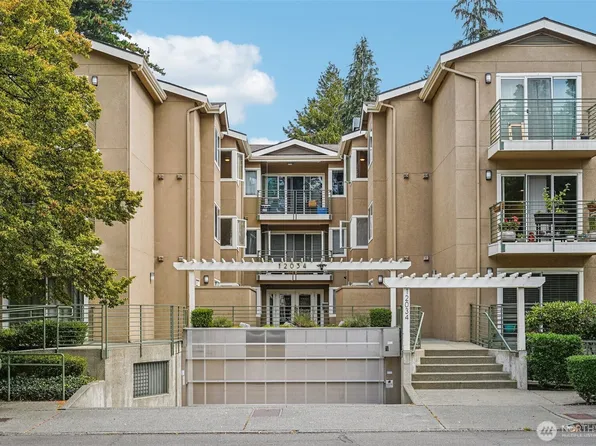12034 15th Avenue NE #204, Seattle, WA 98125