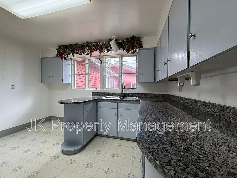 3518 3rd Ave N — Photo 8