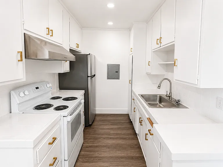5550 Denny Ave, LLC — Photo 4
