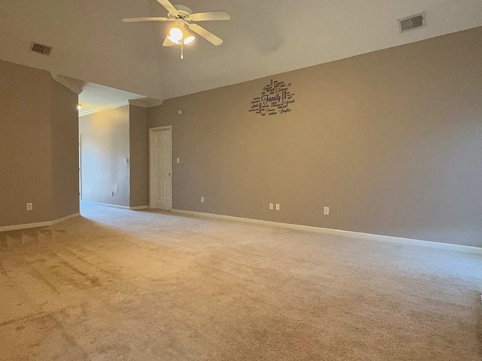 3 bed, 1512 sqft, $1,549 — Photo 3