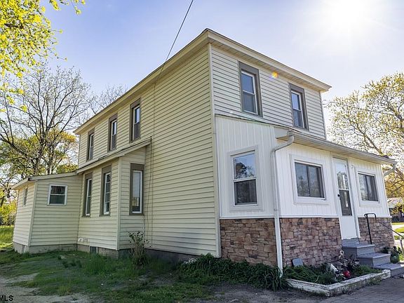 2nd image of 901 Church St