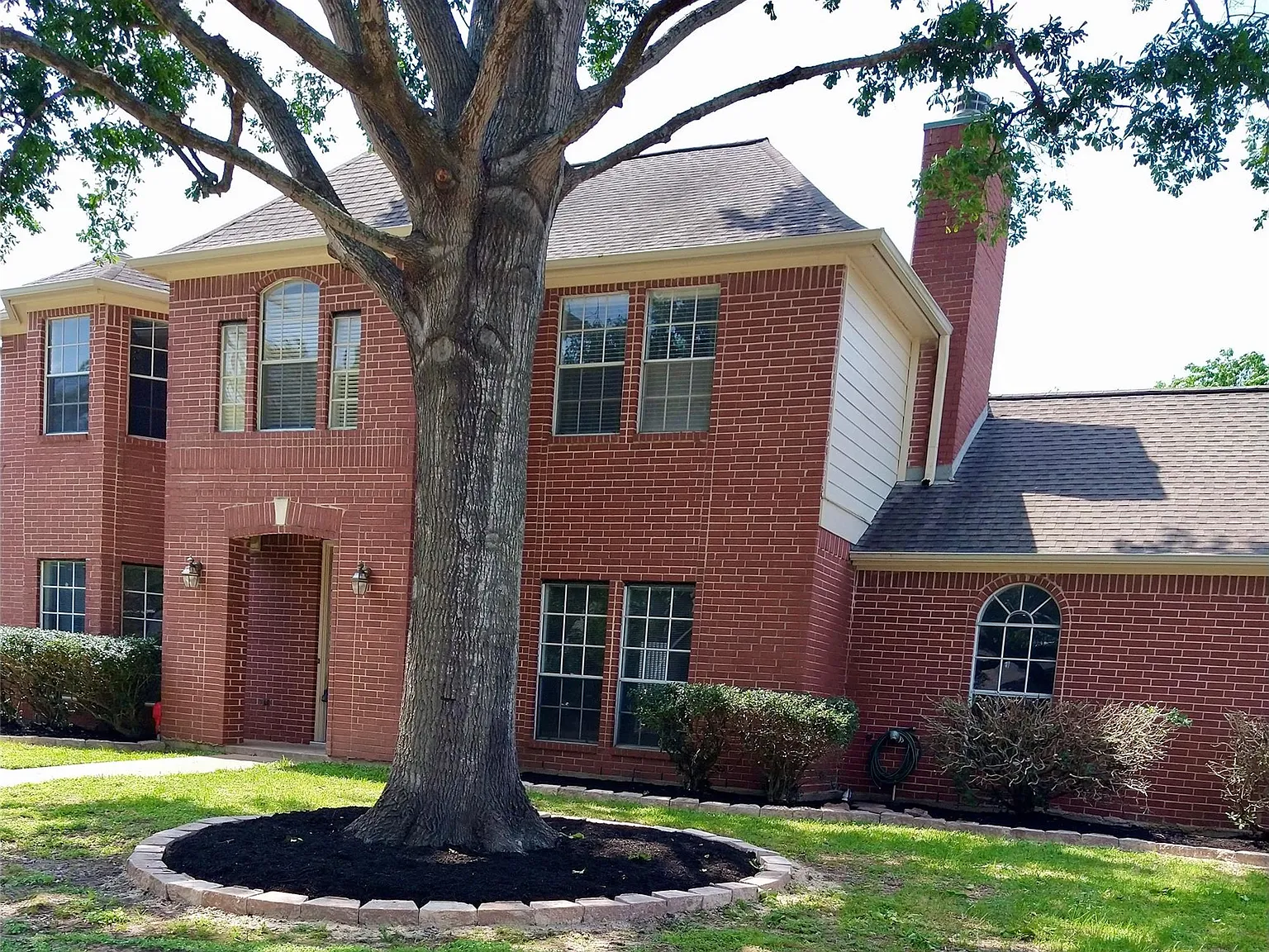 4 bed, 2.5 bath, 2052 sqft, $2,150 — Photo 3