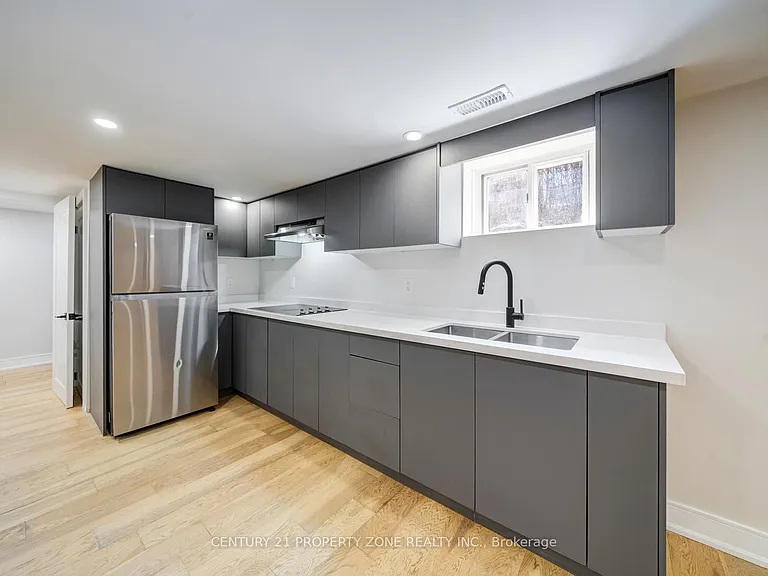 203 Toynbee Trl — Photo 37