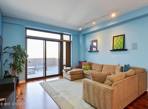 3rd image of 3140 N Sheffield Ave APT 414