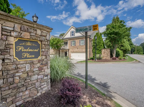 402 Brookhaven Ct, Gainesville, GA 30501