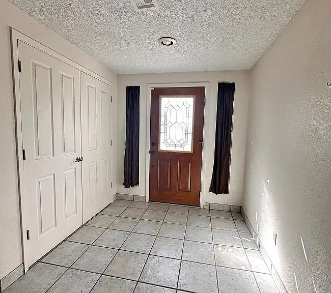 1259 S 40th Dr — Photo 2