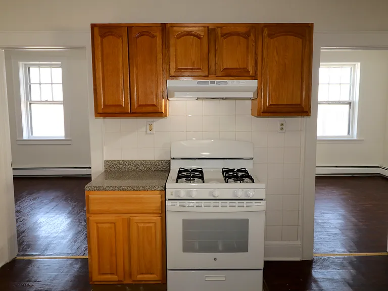 160-164 New York Ave #2 — Photo 9