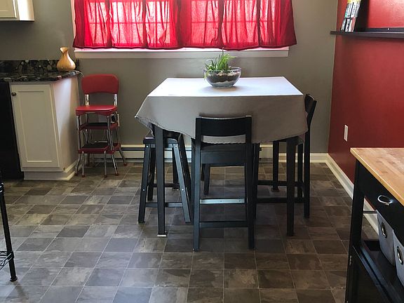 Kitchen Dining Area