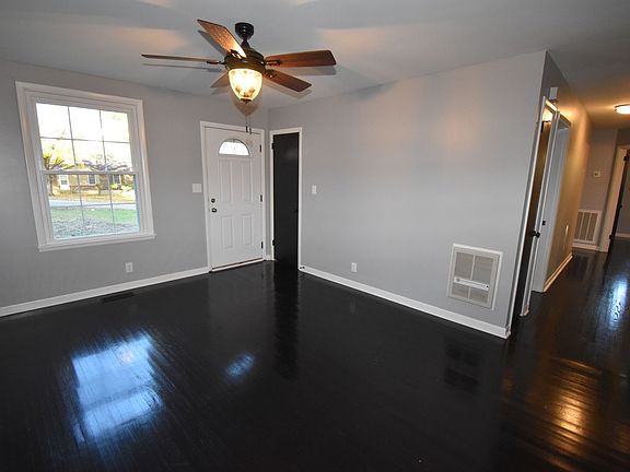 4th image of 330 Crest Dr