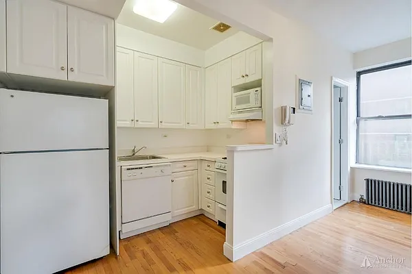 Rented by Anchor Associates | media 20