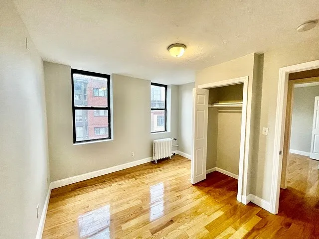 3 bed, 9999 sqft, $4,200 — Photo 3