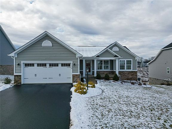2nd image of 104 Spyglass Dr