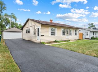 109 S Chestnut Dr, Streamwood, IL 60107