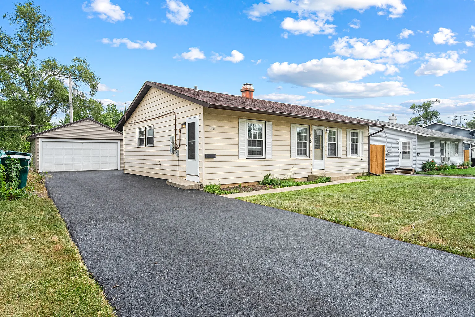 109 S Chestnut Dr photo 1
